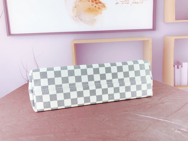 ルイヴィトンバッグ側面デザイン